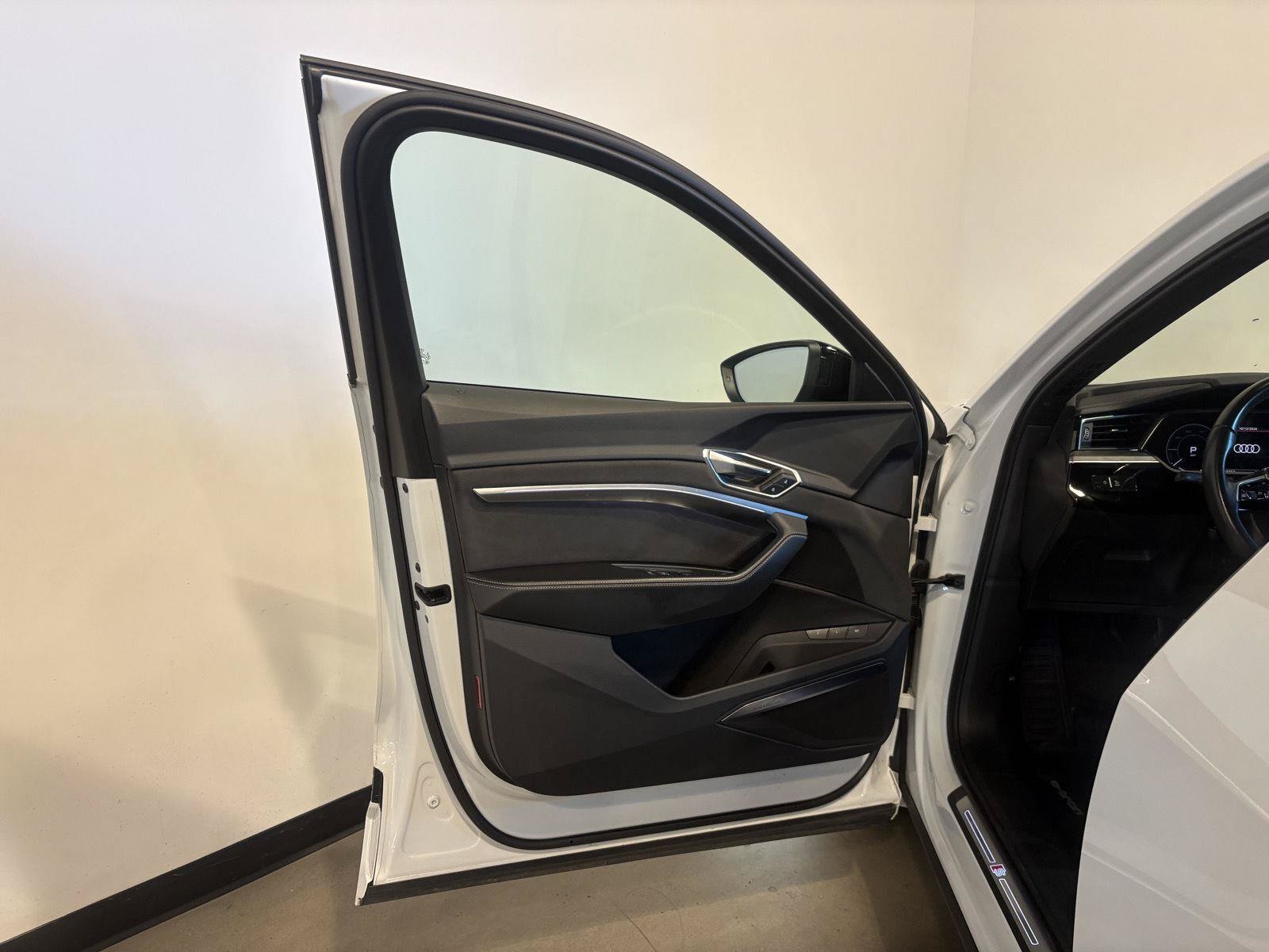 Used 2023 Audi e-tron Chronos w/ Chronos Package AWD/4WD image 17