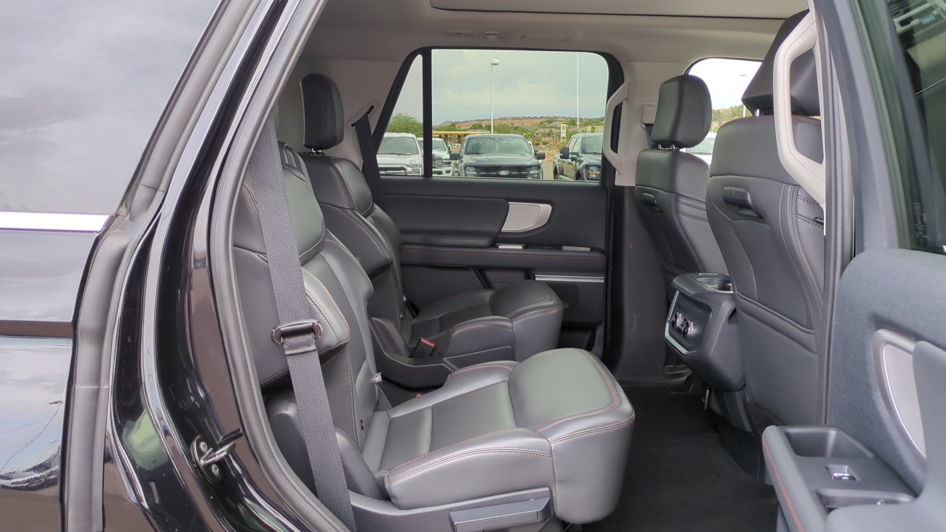 Used 2025 Ford Expedition Active AWD/4WD image 28