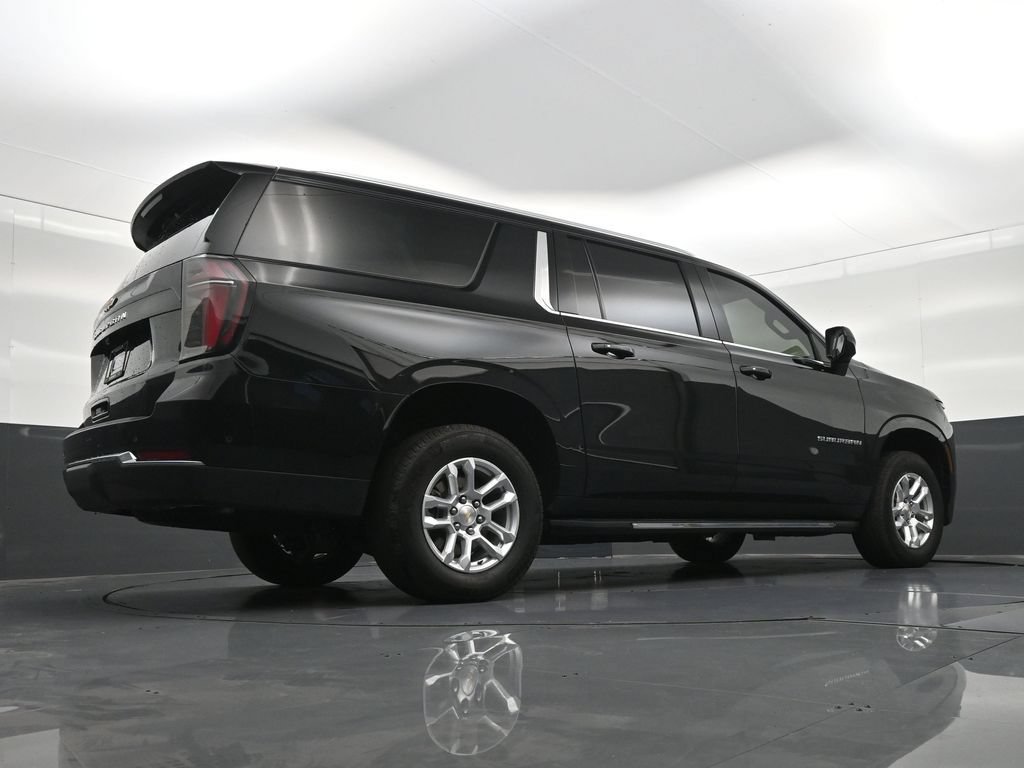 Used 2025 Chevrolet Suburban LS RWD image 29