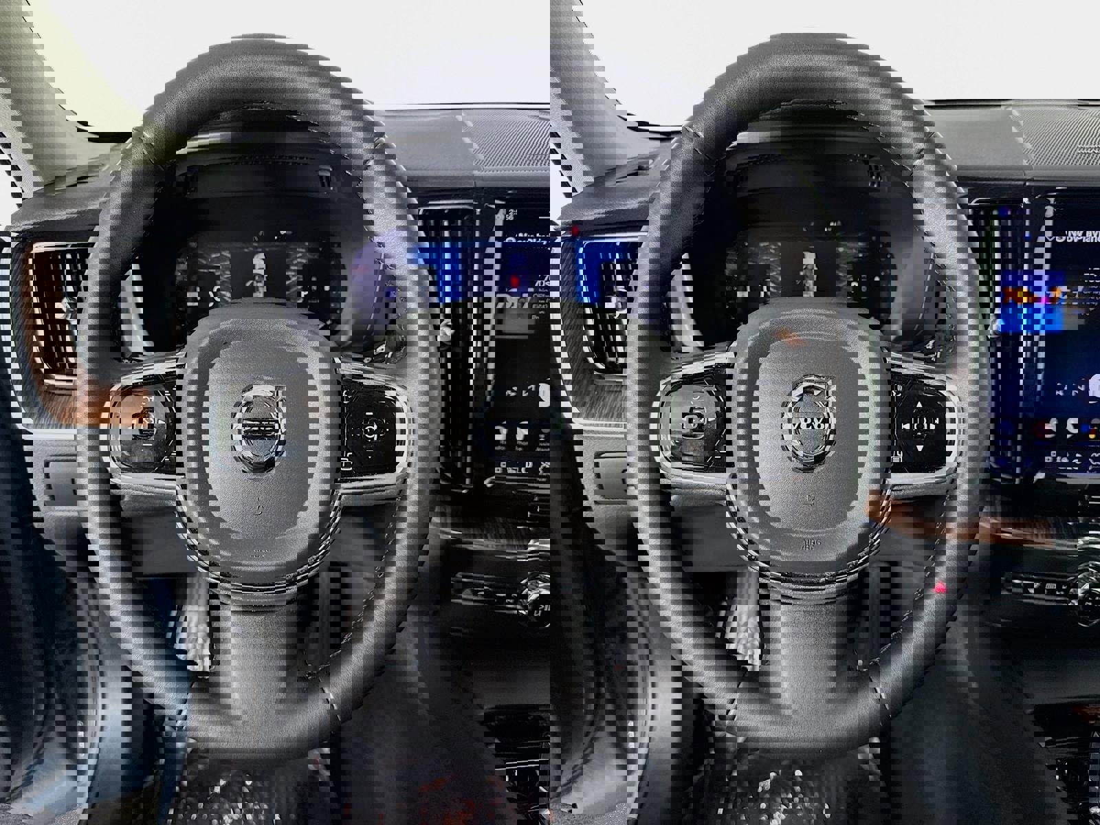 Used 2023 Volvo XC60 B5 Plus w/ Climate Package image 13