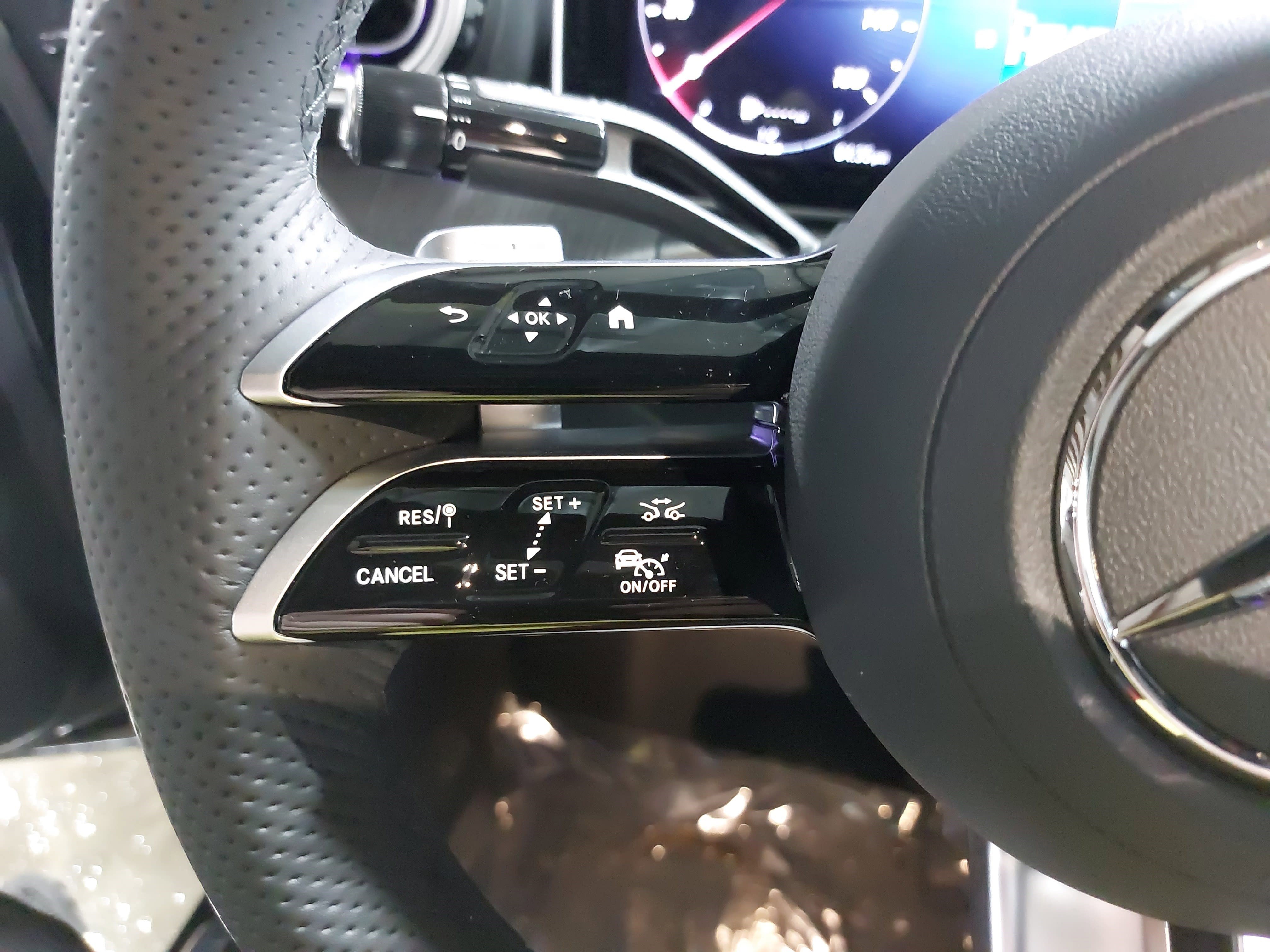 Used 2025 Mercedes-Benz C 300 Sedan image 17