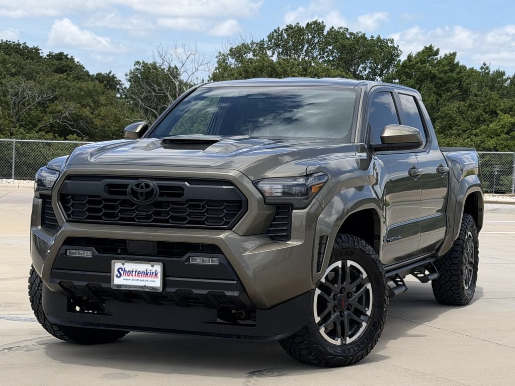 Used 2025 Toyota Tacoma TRD Sport AWD/4WD image 2