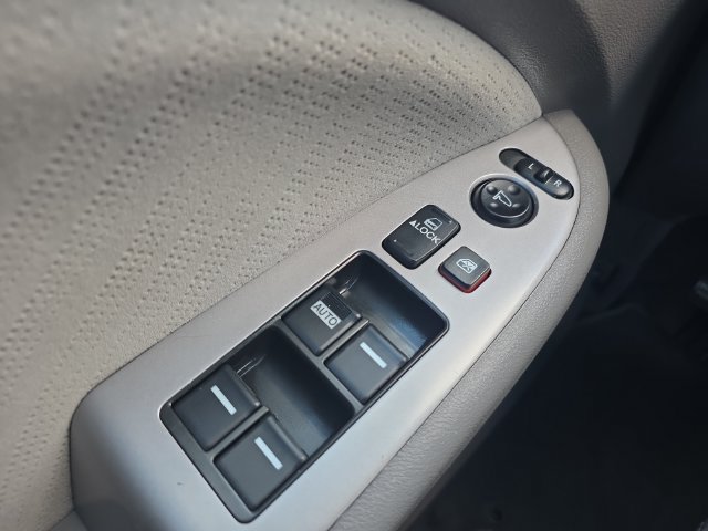 Used 2010 Honda Odyssey LX image 22