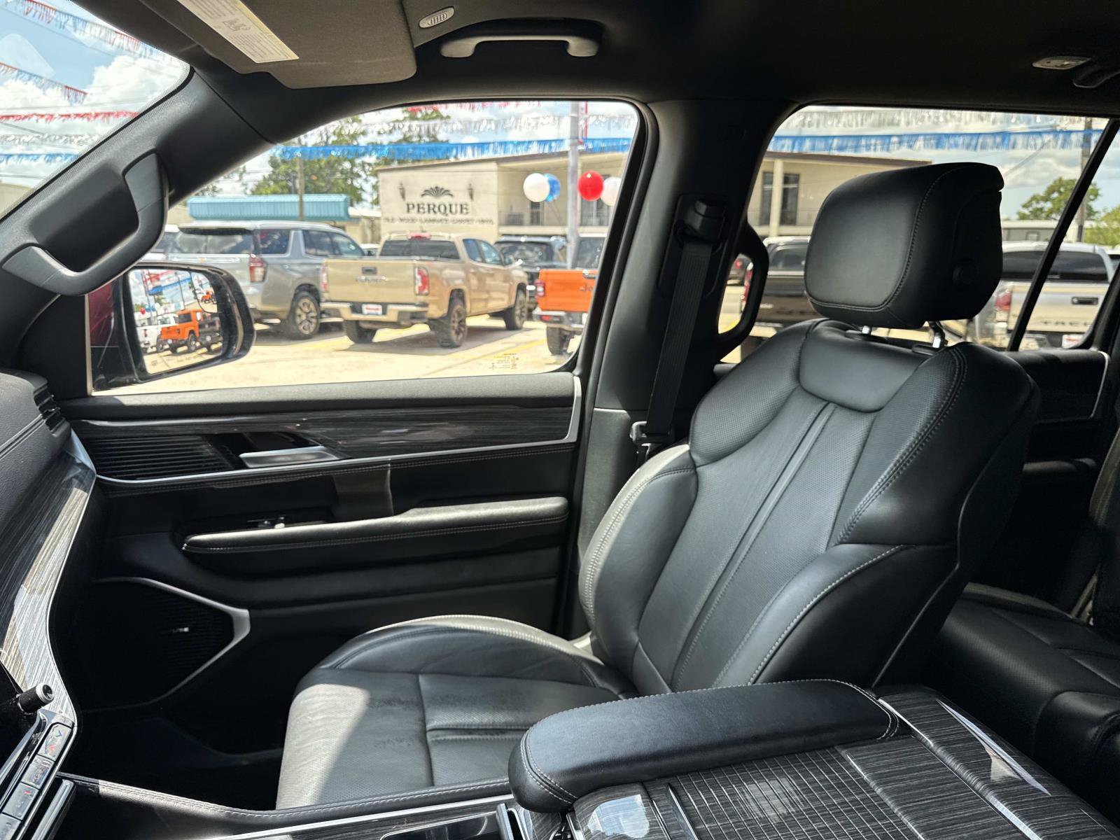 Used 2022 Jeep Wagoneer Series II RWD image 15