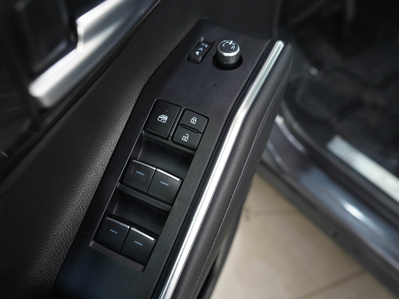 Used 2025 Toyota Highlander Platinum image 22