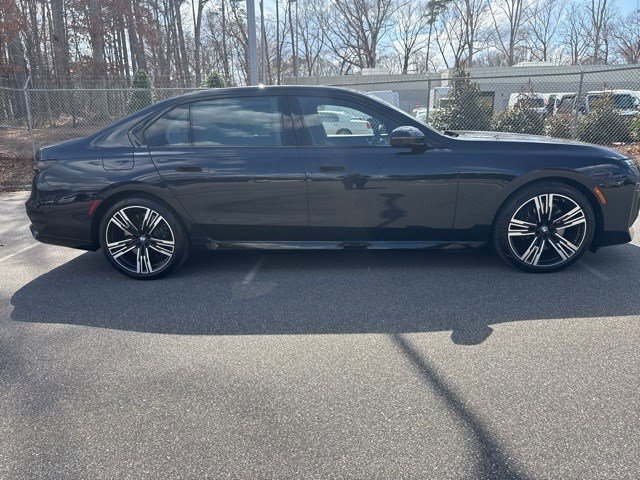 Used 2023 BMW 760i xDrive w/ Luxury Rear Seating Package image 4