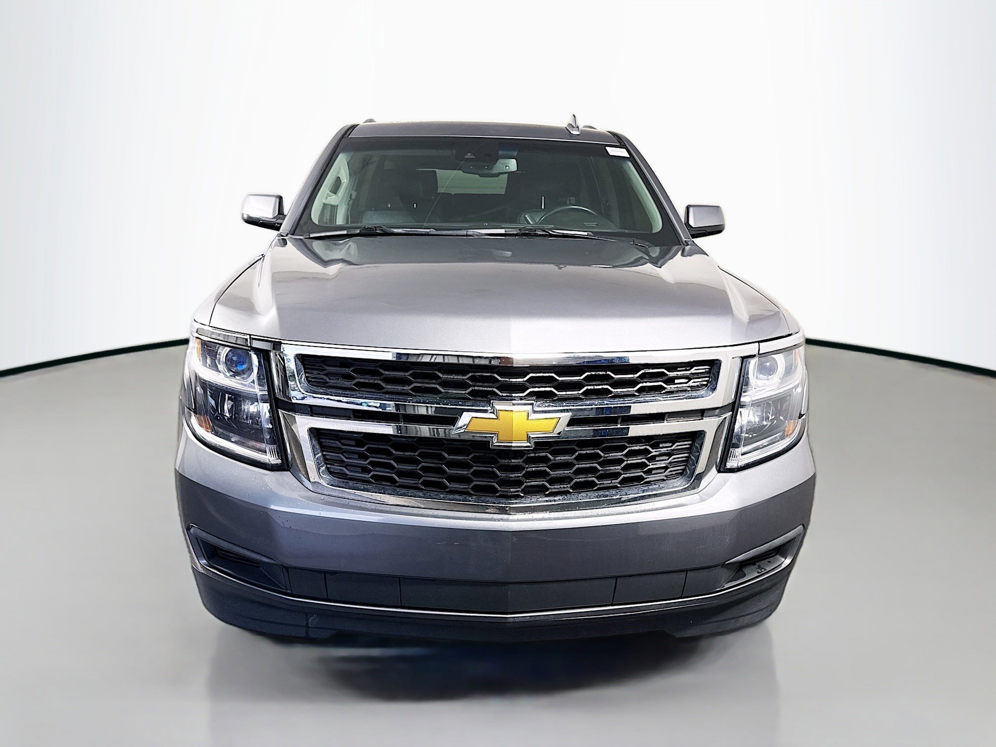 Used 2019 Chevrolet Suburban LT image 2