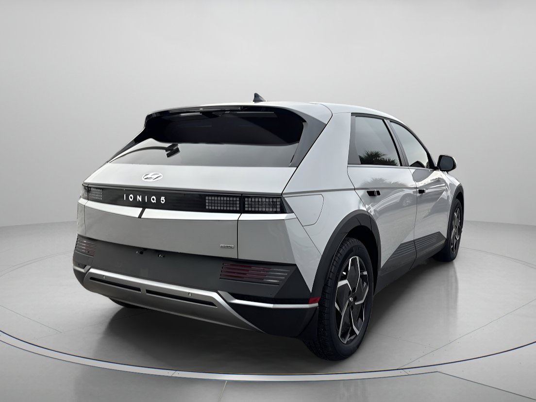 Used 2024 Hyundai Ioniq 5 SEL image 3