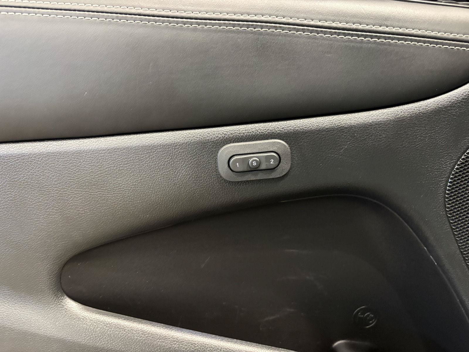Used 2015 Jeep Grand Cherokee Overland AWD/4WD image 16