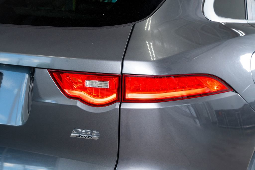 Used 2019 Jaguar F-PACE Prestige AWD/4WD image 12