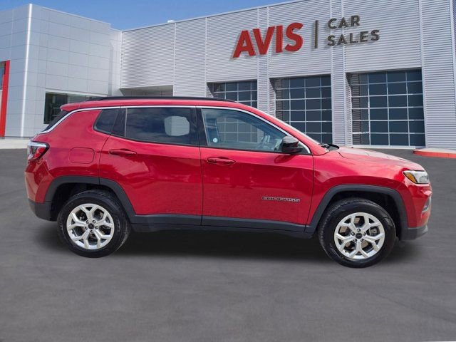 Used 2025 Jeep Compass Latitude w/ Sun & Sound Group image 5