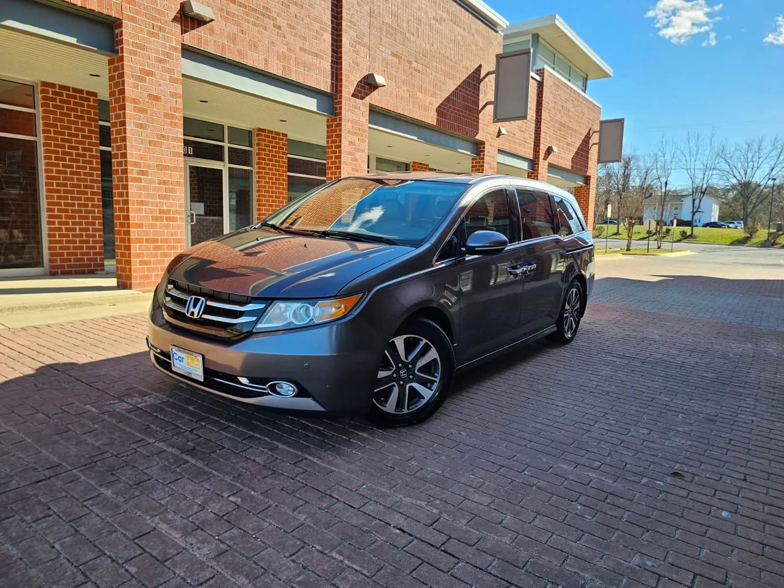 Used 2015 Honda Odyssey Touring image 3