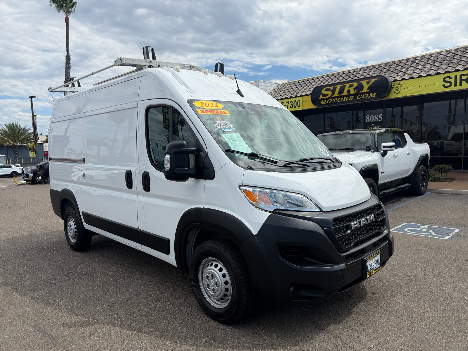 Used 2024 RAM ProMaster 2500 FWD image 1