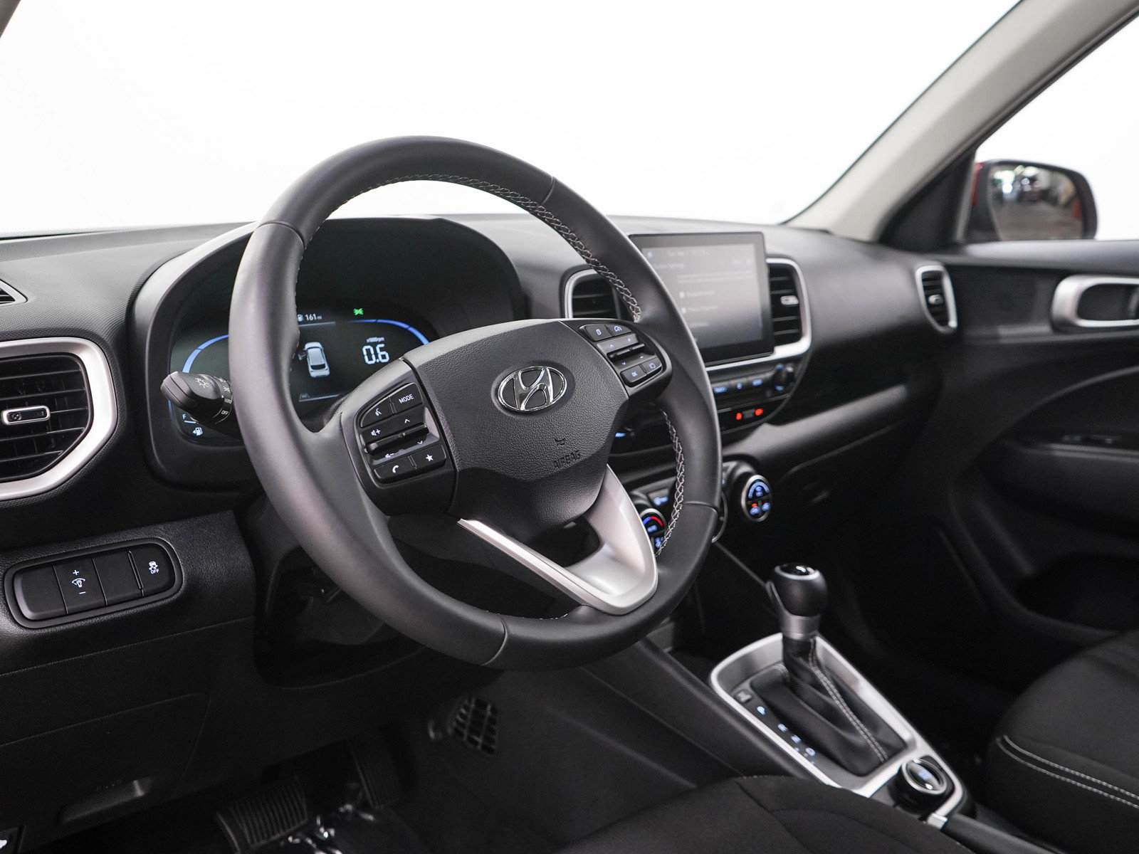 Certified 2024 Hyundai Venue SEL FWD image 22