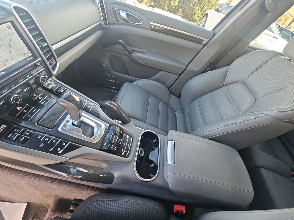 Used 2014 Porsche Cayenne Turbo image 17