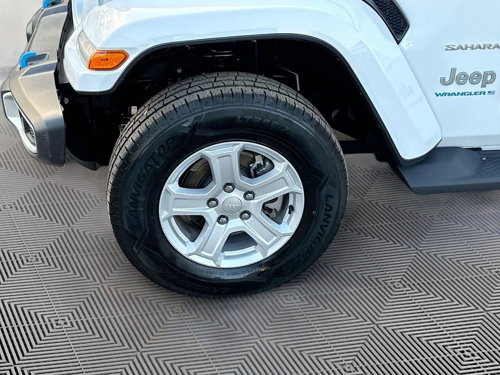 Used 2023 Jeep Wrangler Unlimited Sahara image 35
