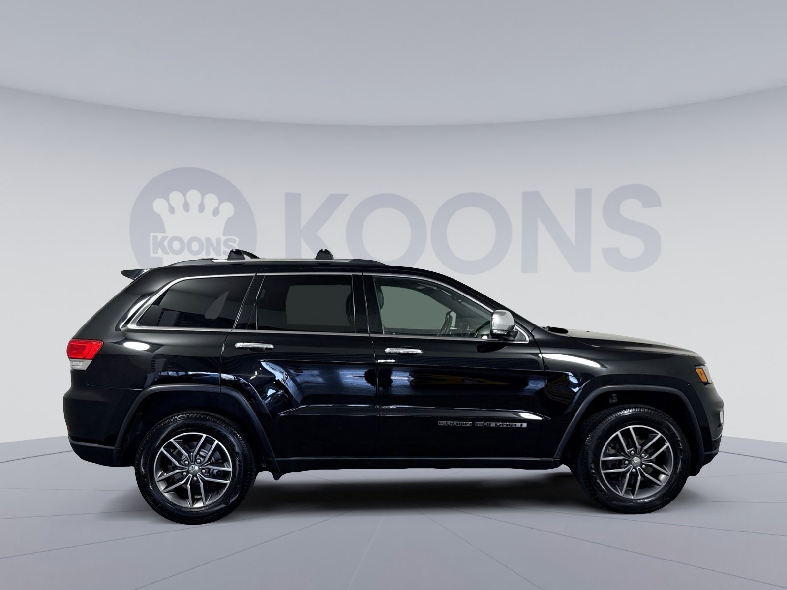 Used 2017 Jeep Grand Cherokee Limited w/ Luxury Group II AWD/4WD image 8