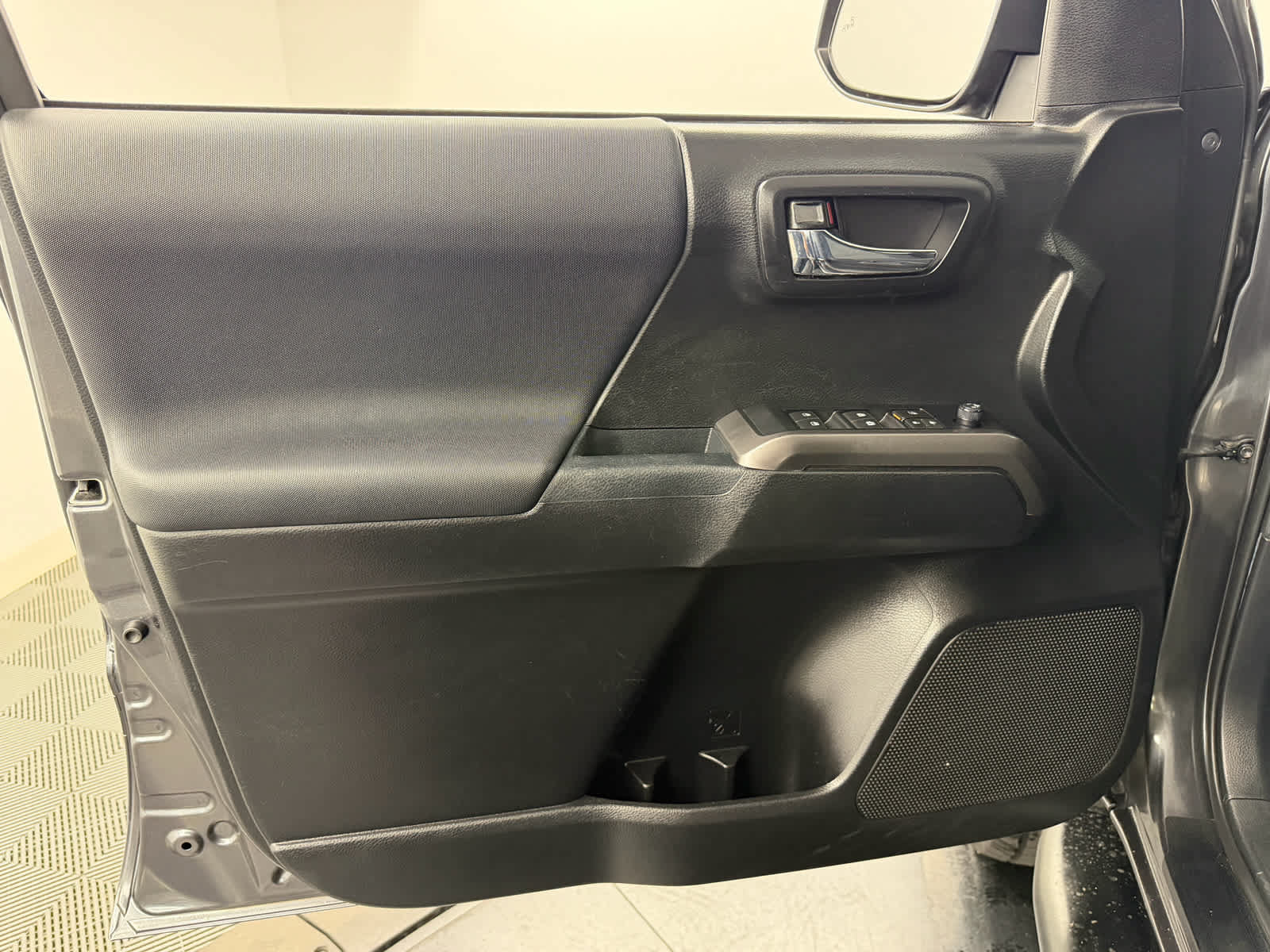 Used 2022 Toyota Tacoma TRD Off-Road w/ Technology Package RWD image 17