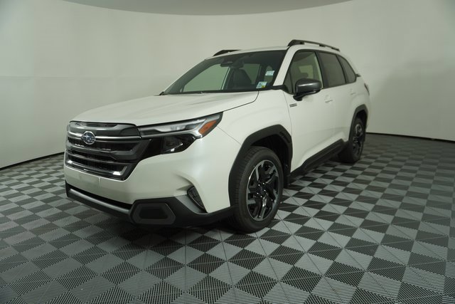 New 2025 Subaru Forester Limited w/ Popular Package image 3