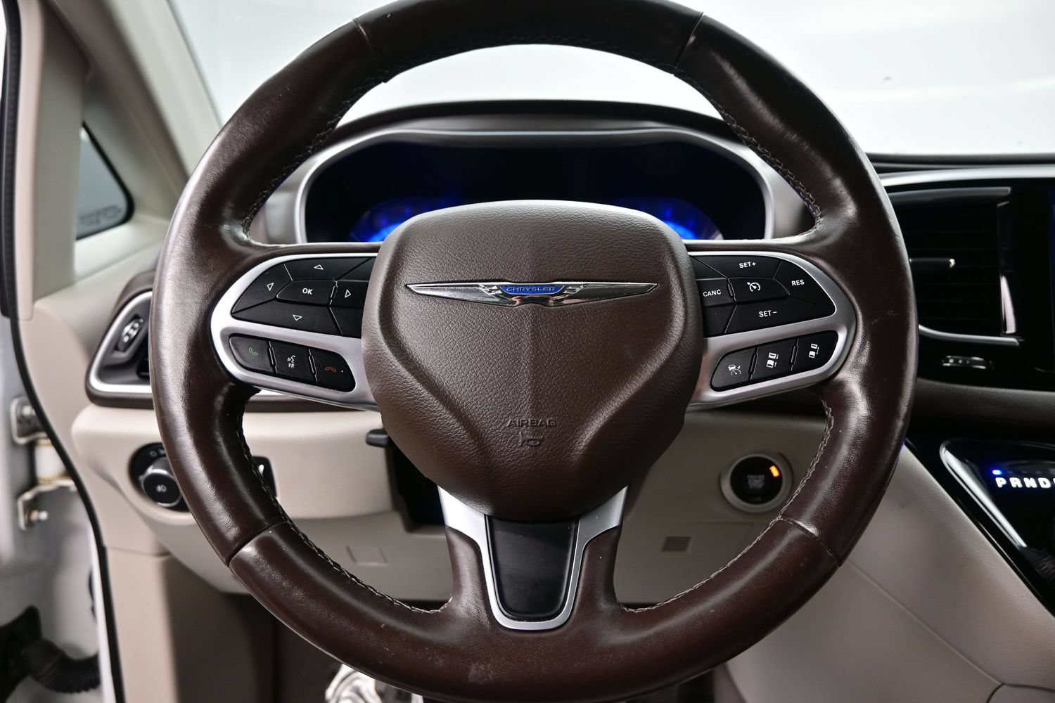 Used 2018 Chrysler Pacifica Touring-L Plus w/ Advanced Safetytec Group FWD image 25