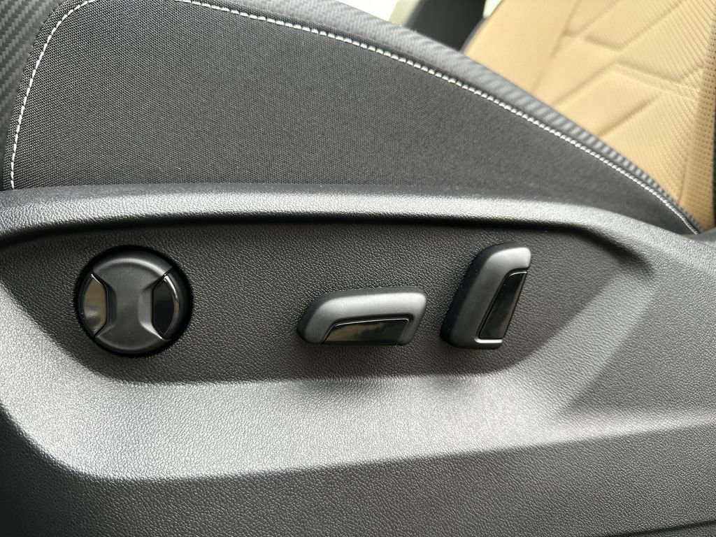 New 2026 Volkswagen Atlas Cross Sport SE image 4