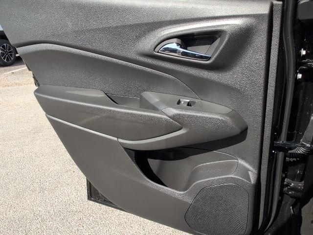 New 2026 Chevrolet Trax LT w/ Sunroof Package image 8