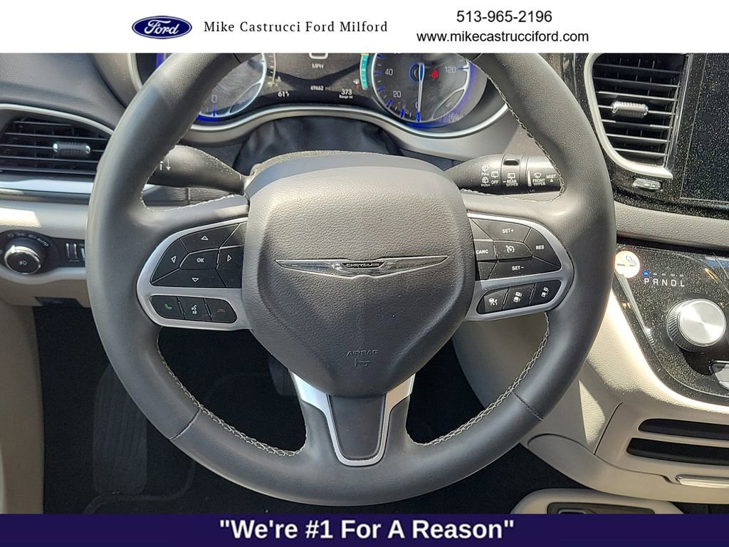 Used 2023 Chrysler Pacifica Touring-L FWD image 12