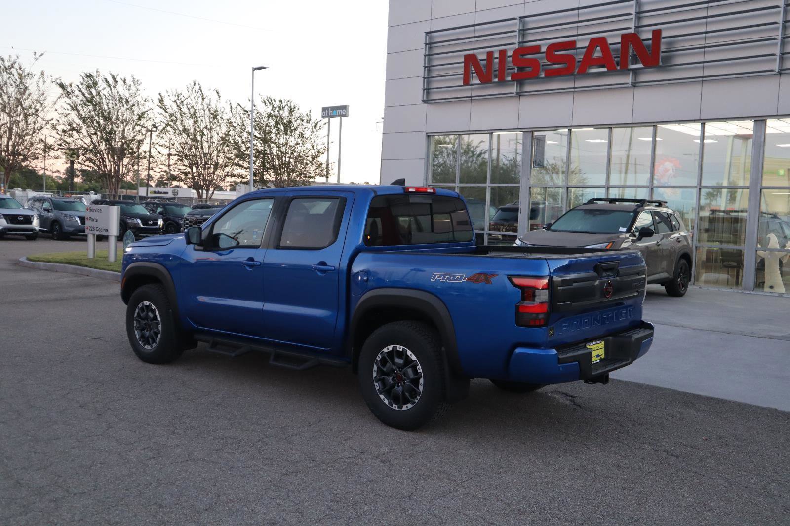 New 2026 Nissan Frontier 4x4 Crew Cab image 7