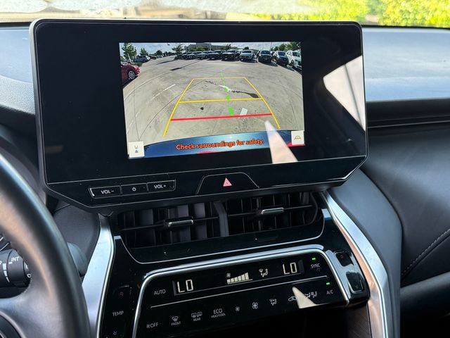 Used 2024 Toyota Venza XLE image 18