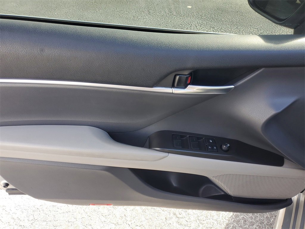 Used 2023 Toyota Camry SE image 17