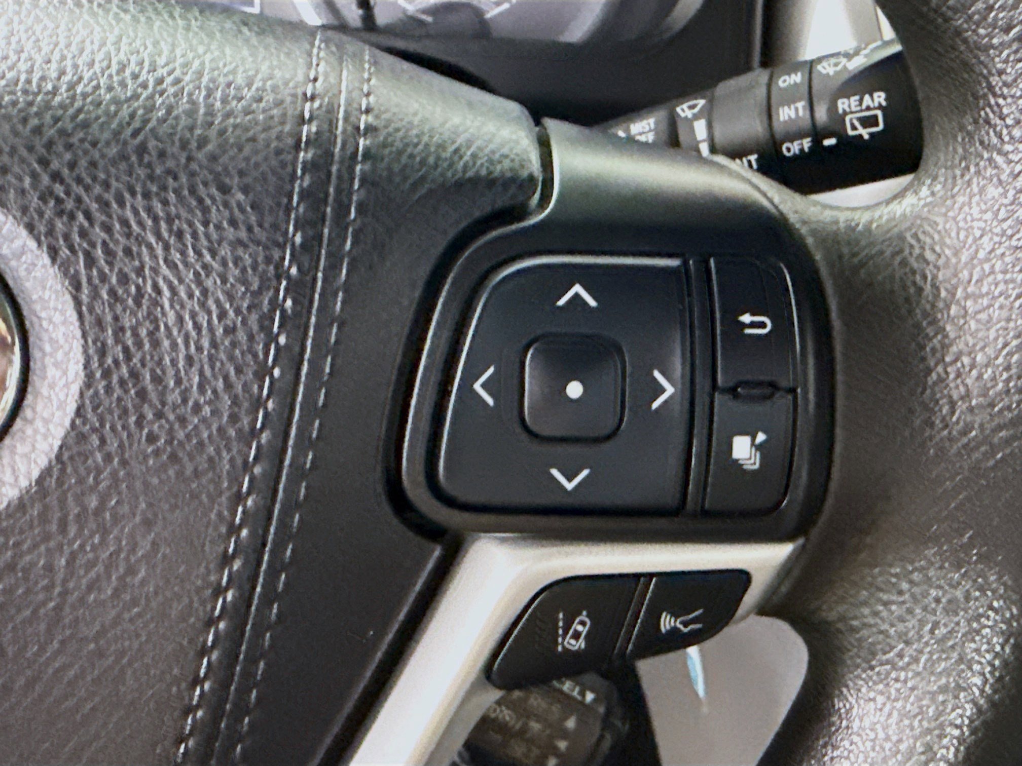 Used 2019 Toyota Highlander LE image 15