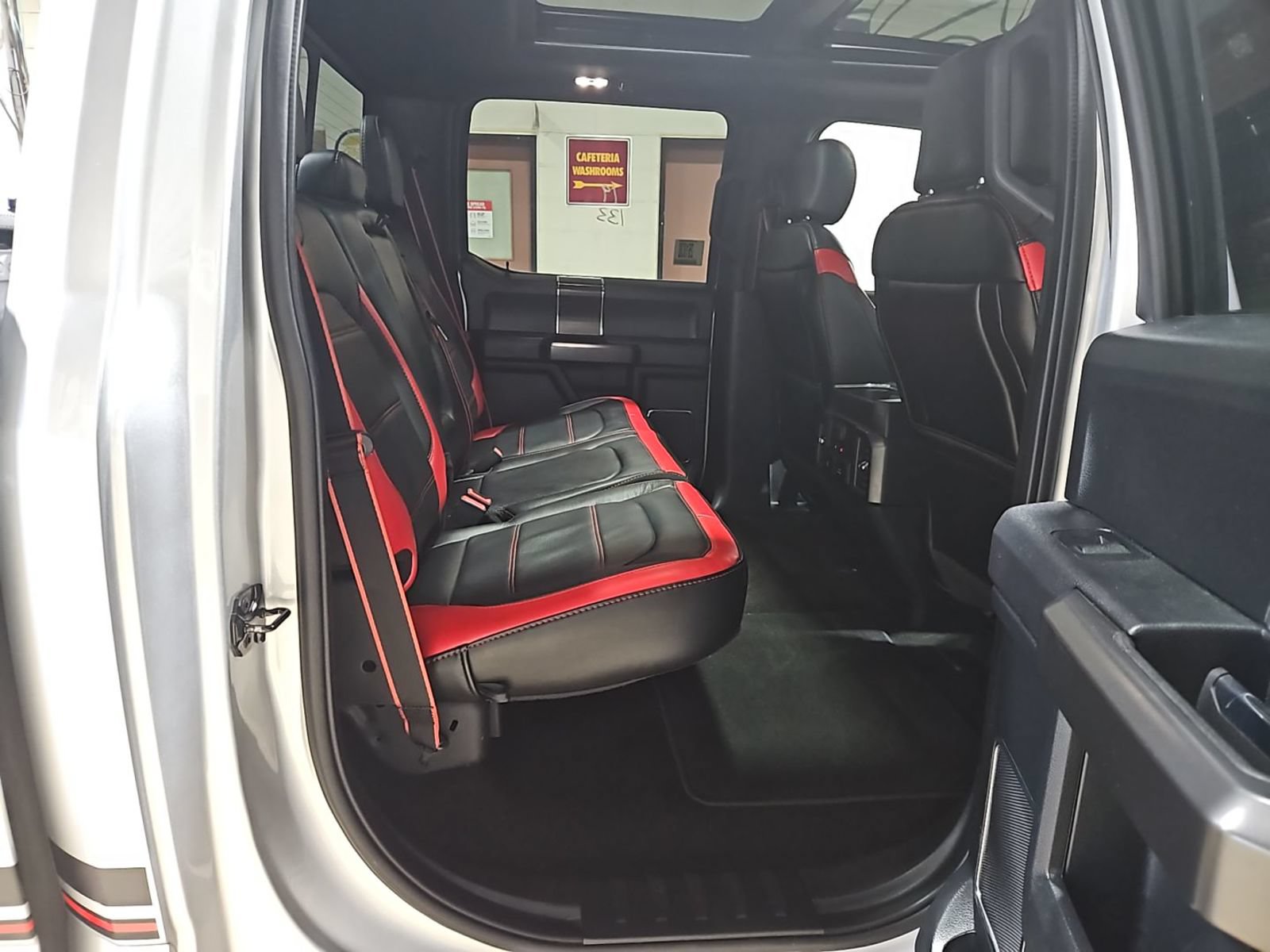 Used 2019 Ford F150 Lariat w/ Equipment Group 502A Luxury AWD/4WD image 9