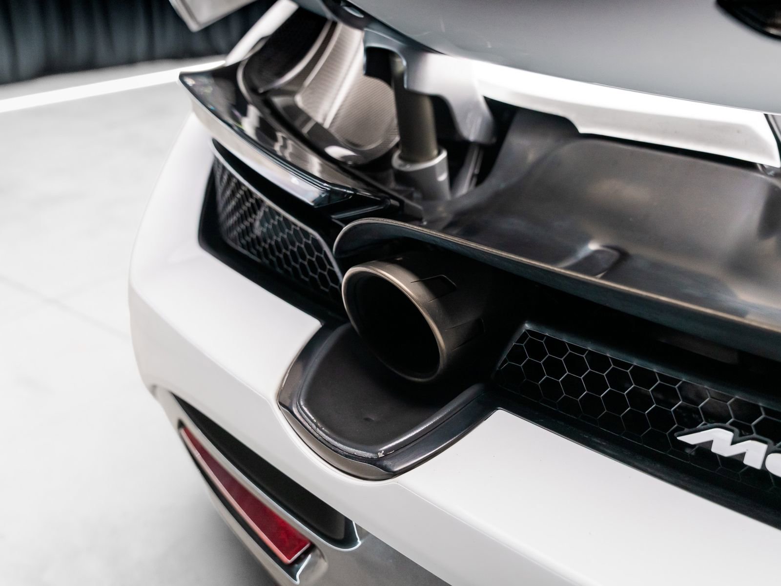 Used 2019 McLaren 720S Performance RWD image 33