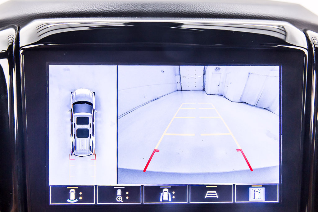 Used 2022 Chevrolet Traverse RS FWD image 15