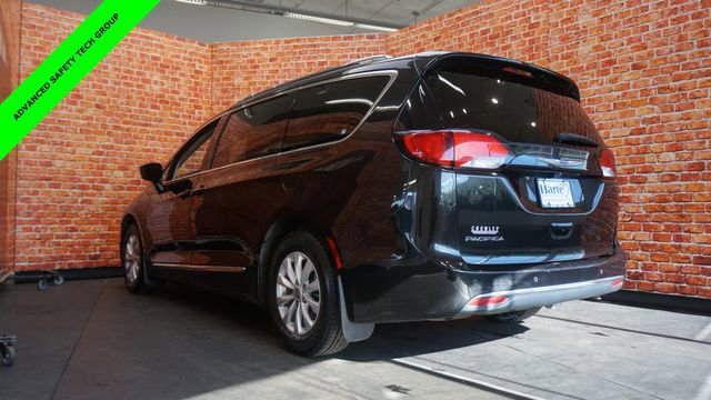 Used 2019 Chrysler Pacifica Touring-L w/ Advanced Safetytec Group image 5