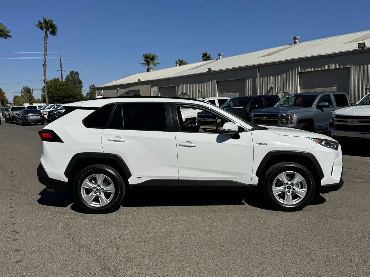 Used 2020 Toyota RAV4 XLE w/ Convenience Package AWD/4WD image 11