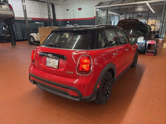 Used 2022 MINI Cooper 4-Door Hardtop image 6