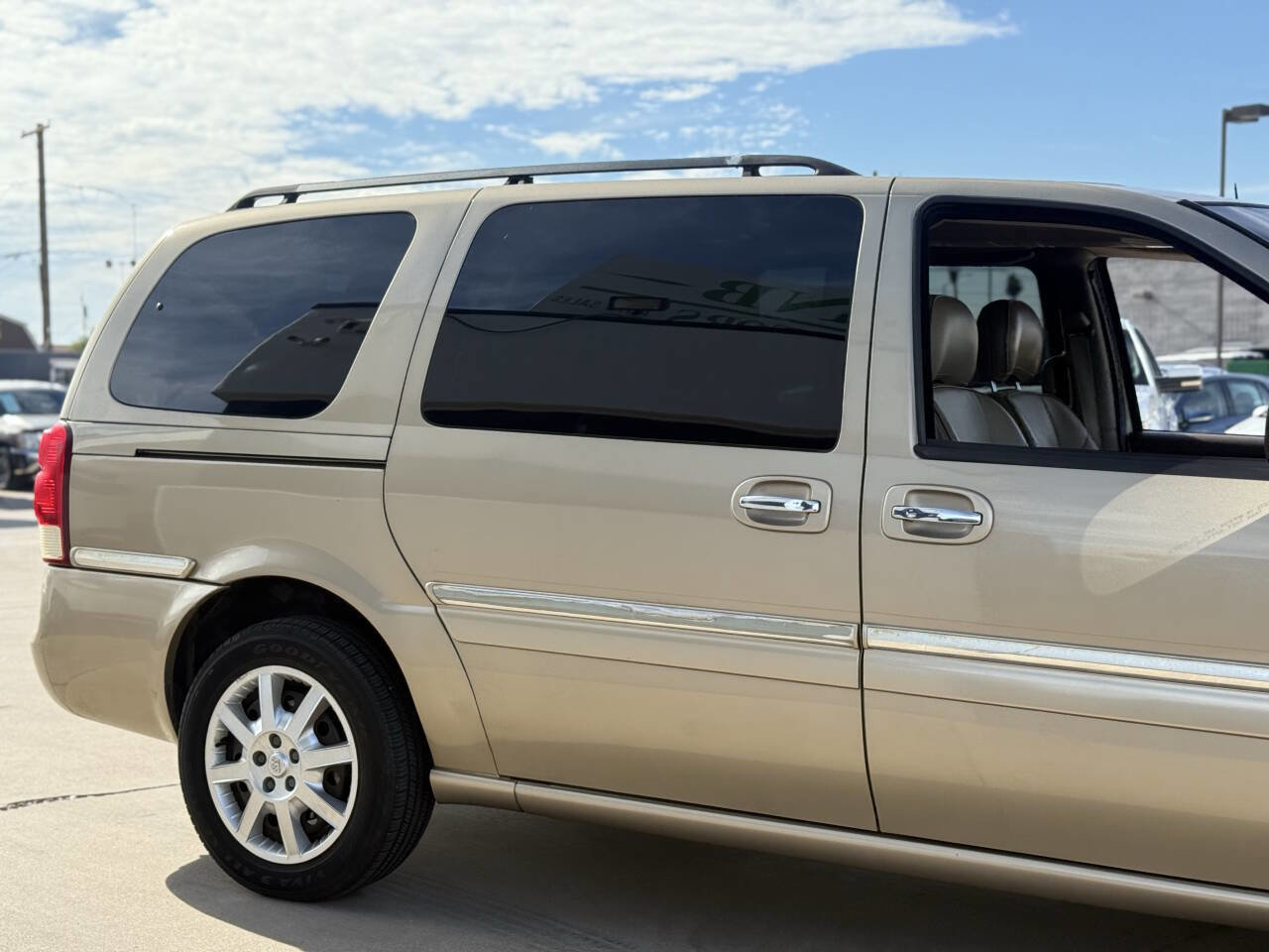 Used 2005 Buick Terraza CX image 4