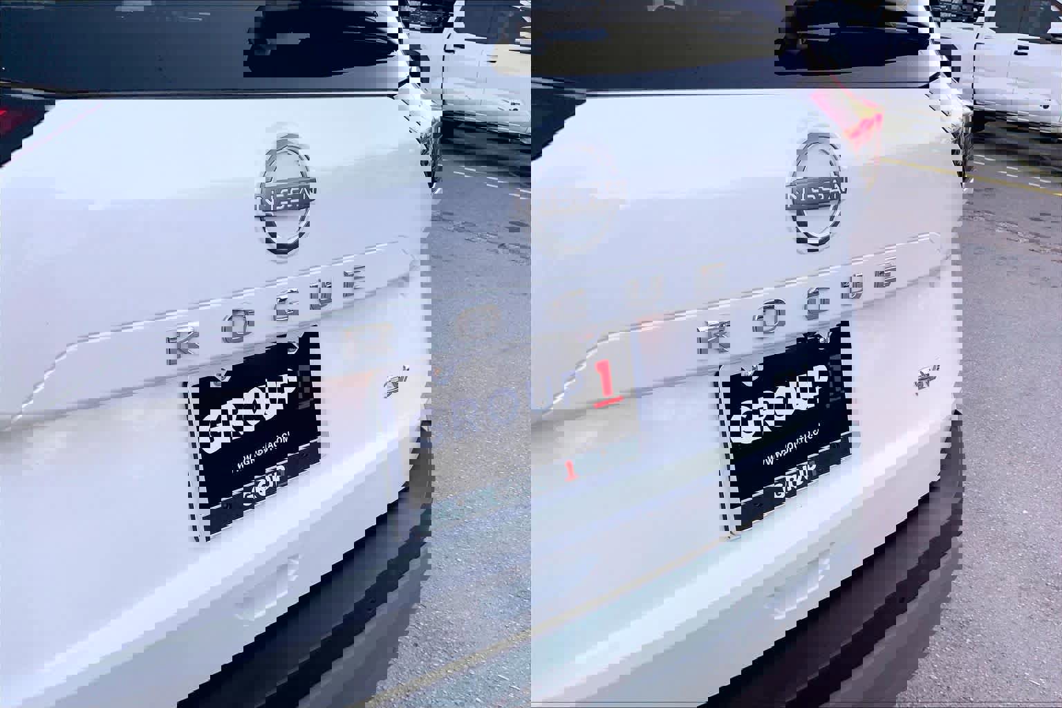 Used 2023 Nissan Rogue SV image 30