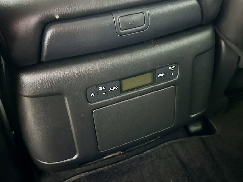 Used 2022 Nissan Armada SV w/ SV Appearance Package image 32