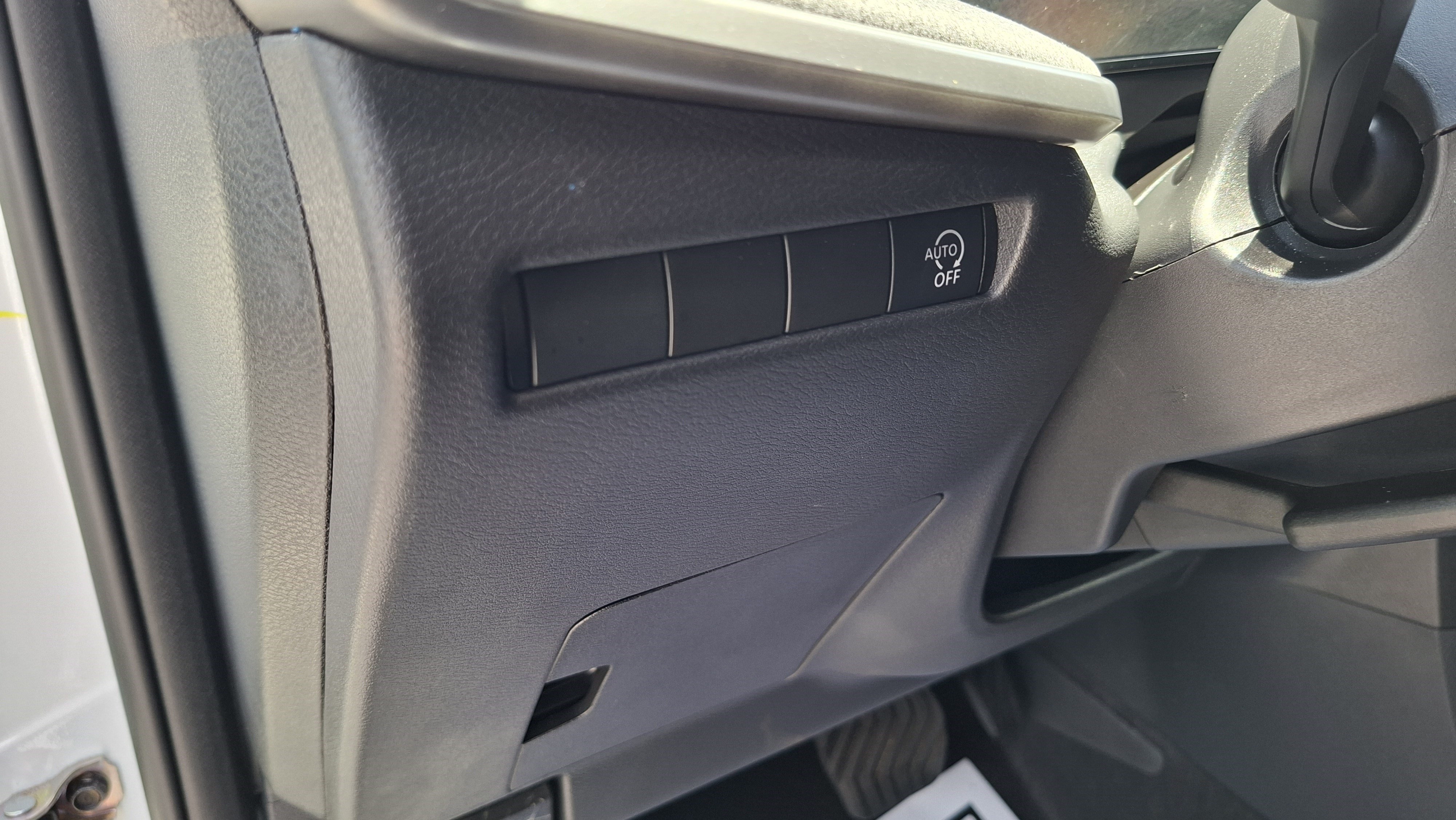 Certified 2025 Nissan Kicks SV FWD image 10