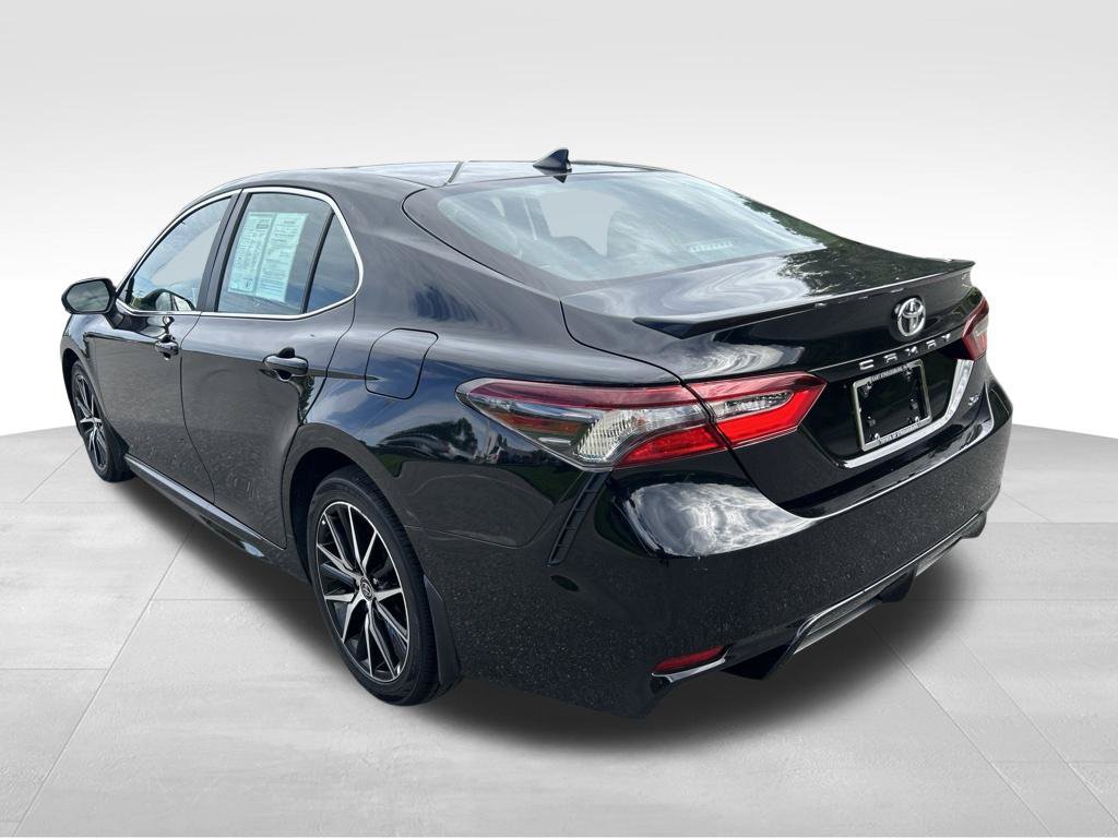 Used 2024 Toyota Camry SE FWD image 3