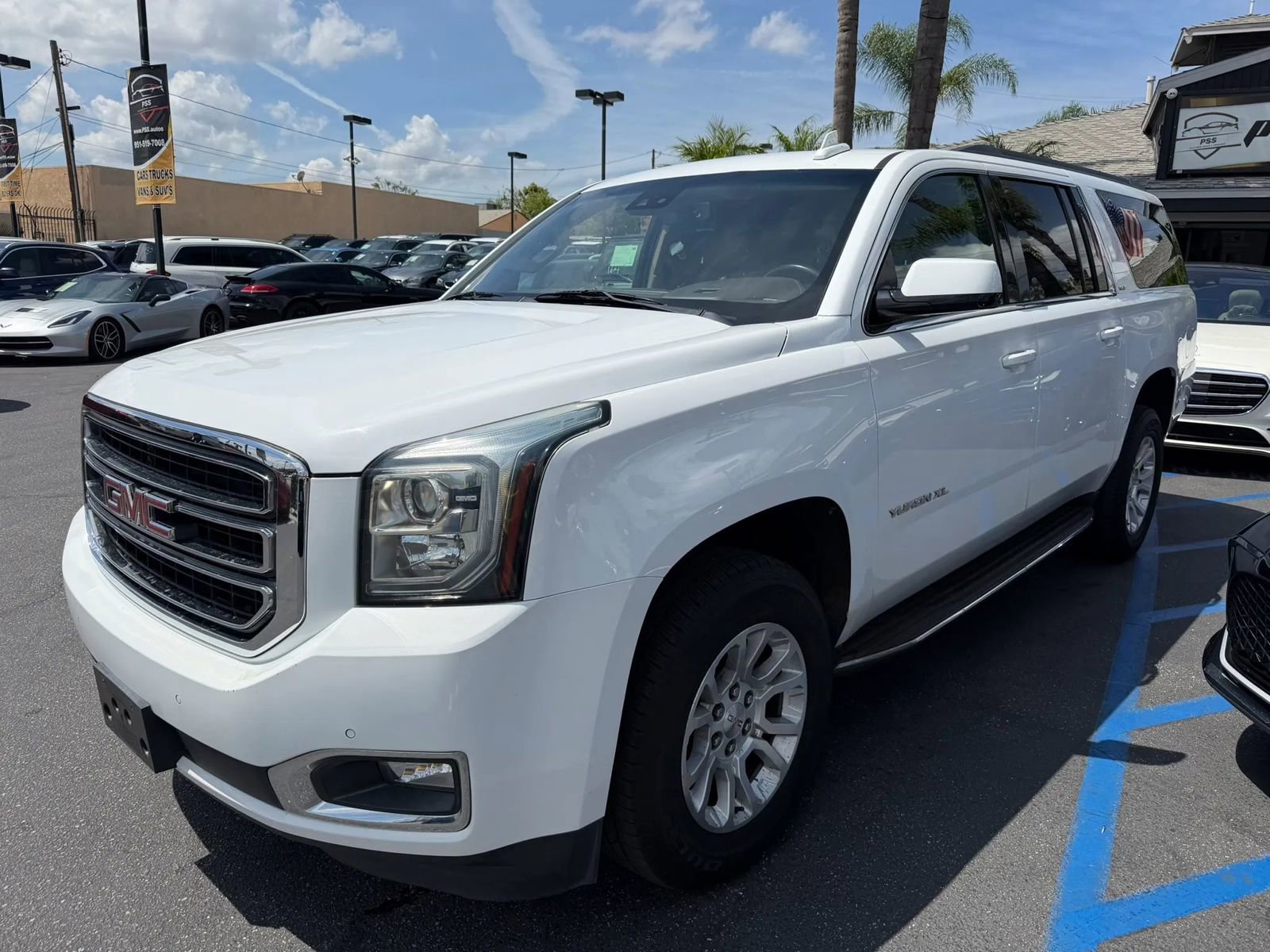 Used 2018 GMC Yukon XL SLT w/ Open Road Package image 3