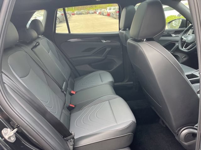 Used 2026 Volkswagen Tiguan SE R-Line FWD image 28