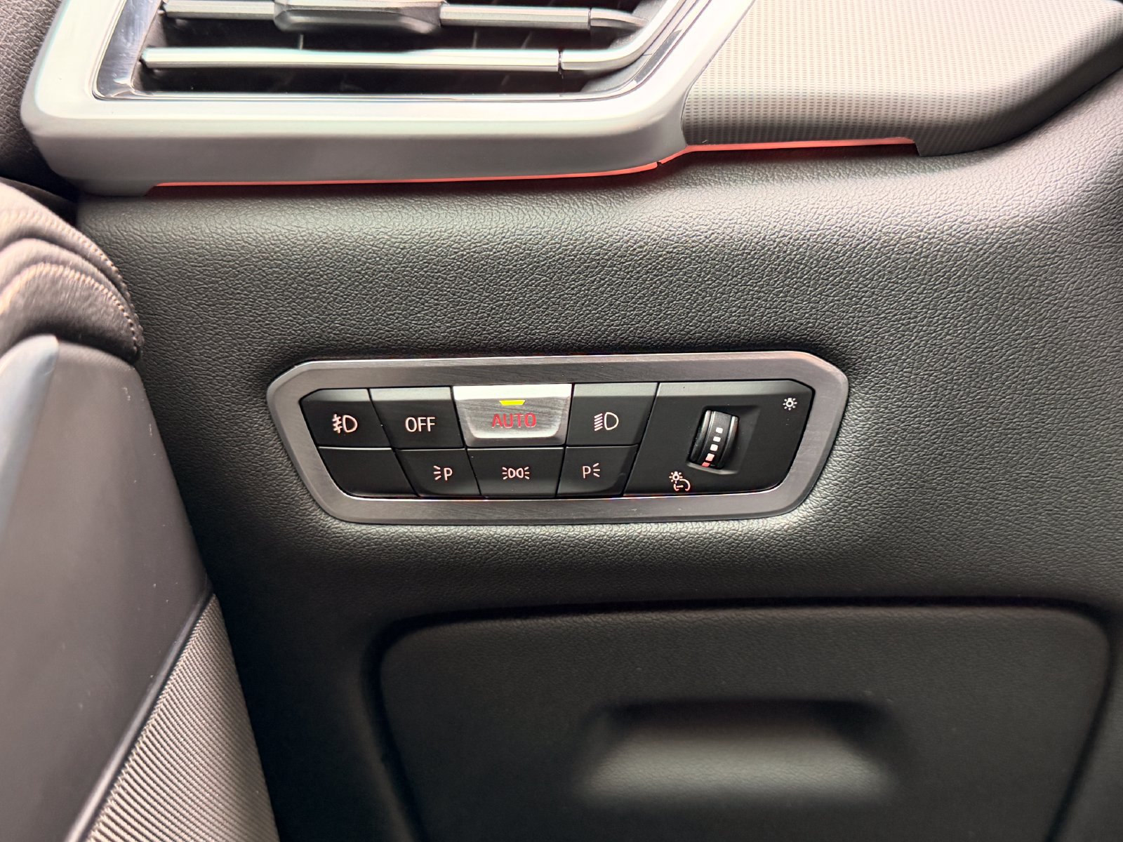 Used 2020 BMW X5 sDrive40i w/ M Sport Package RWD image 24