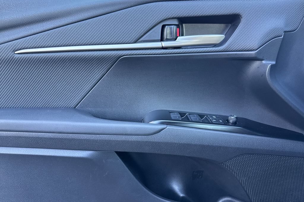 Used 2025 Toyota Camry SE FWD image 11