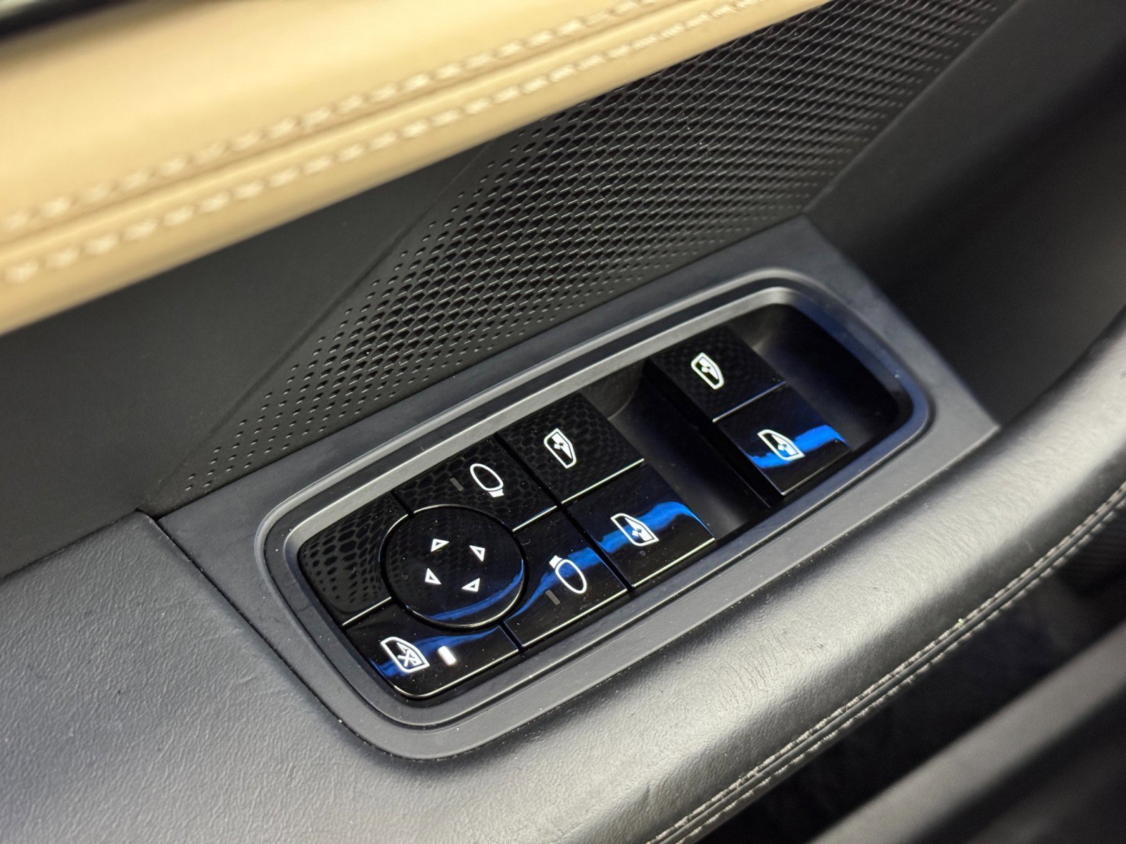 Used 2020 Porsche Taycan Turbo image 18