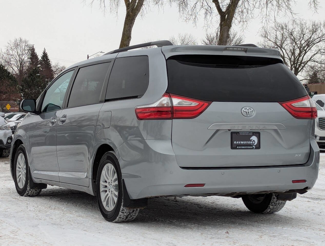 Used 2017 Toyota Sienna XLE w/ XLE Navigation Package image 9