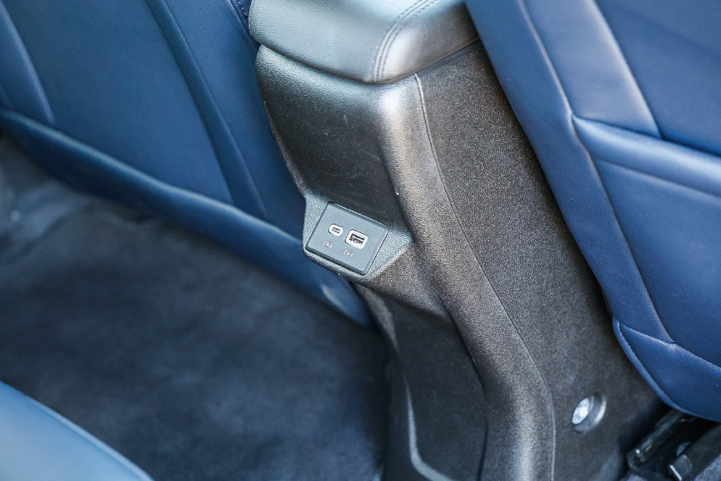 Used 2022 Chevrolet Bolt EUV Premier w/ Sun & Sound Package FWD image 32