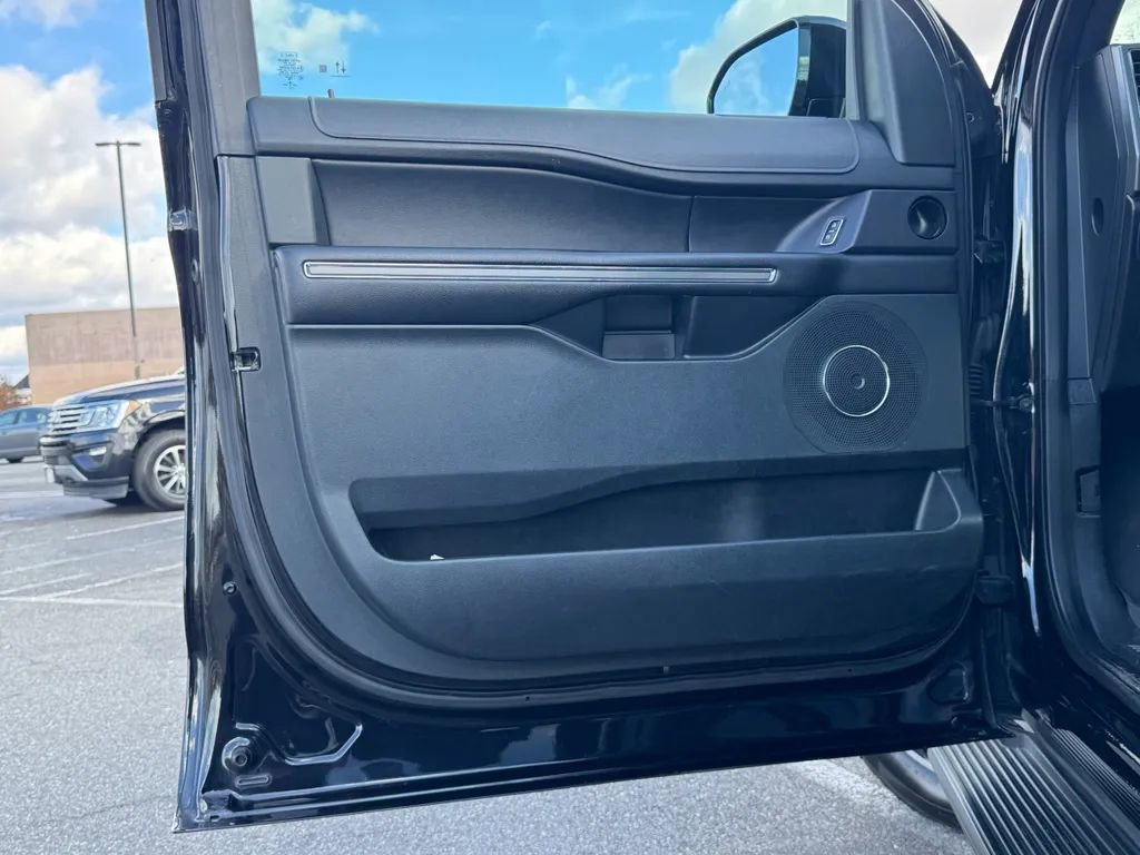 Used 2021 Ford Expedition Max XLT image 7
